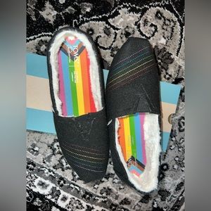 TOMS LE Cozy Faux Fur Rainbow Pride size 9.5 - used